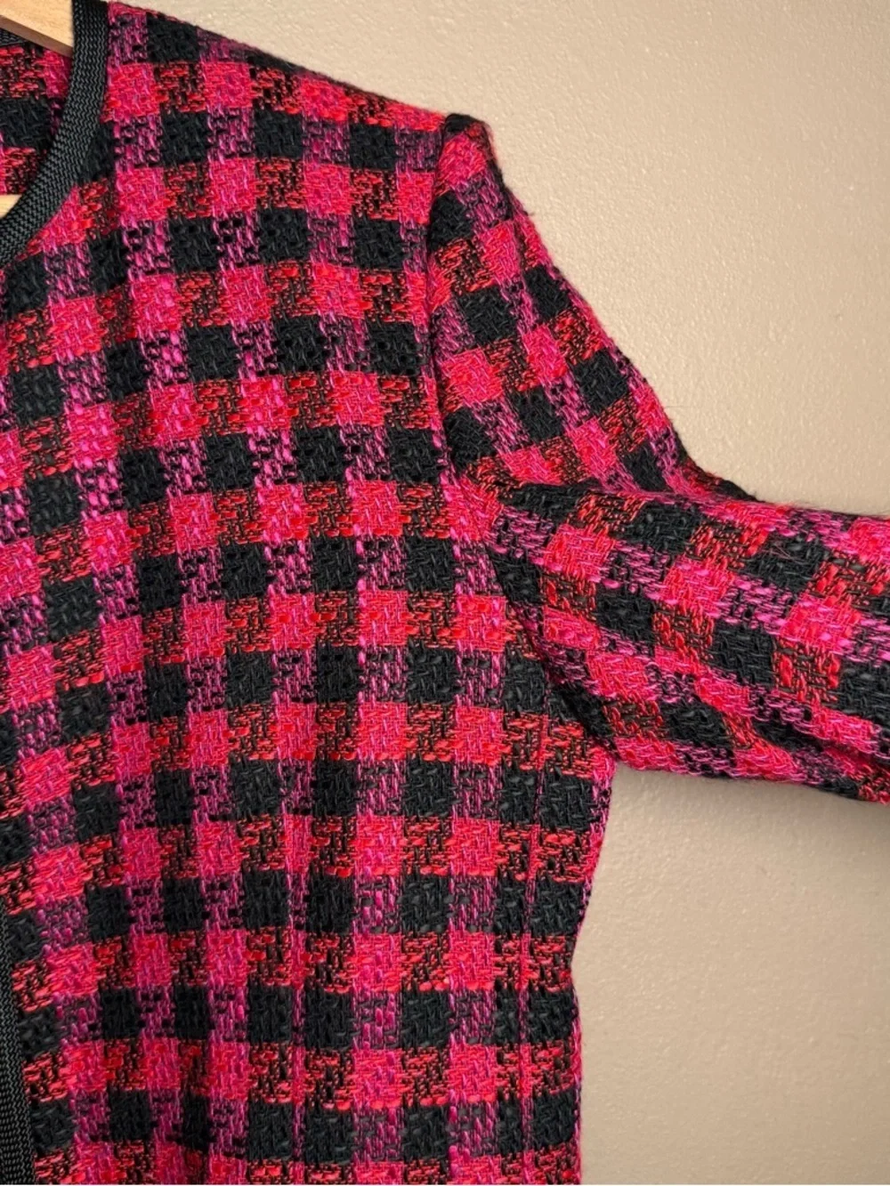 Preswick & Moore Vtg 90s Pink & Black Blazer Jacket, Gold/Black Buttons Size 14 - Picture 7 of 17